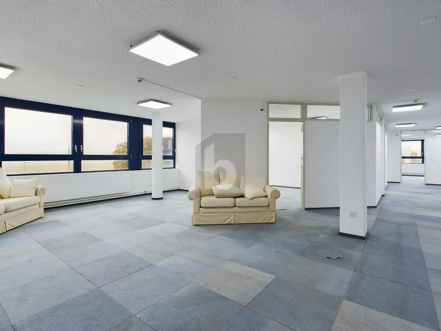 FROM SINGLE TO OPEN-PLAN OFFICE (200/400/800 M2) - Photo 1 of 6