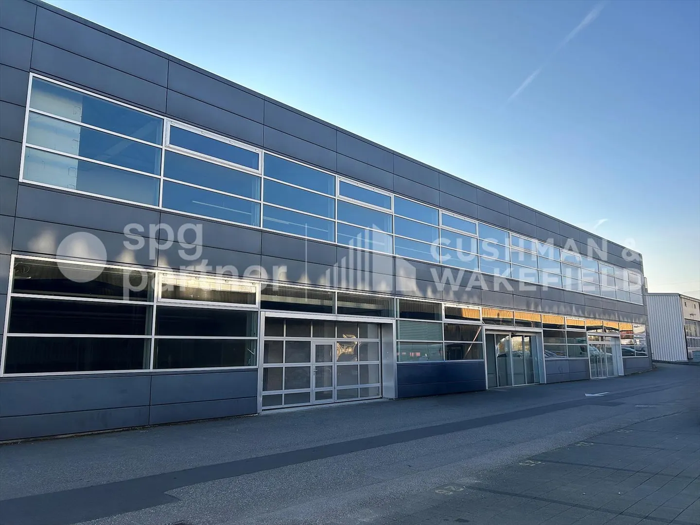 Büros und Werkstätten Plug &amp; Play in einer strategischen Zone - Photo 2 sur 9