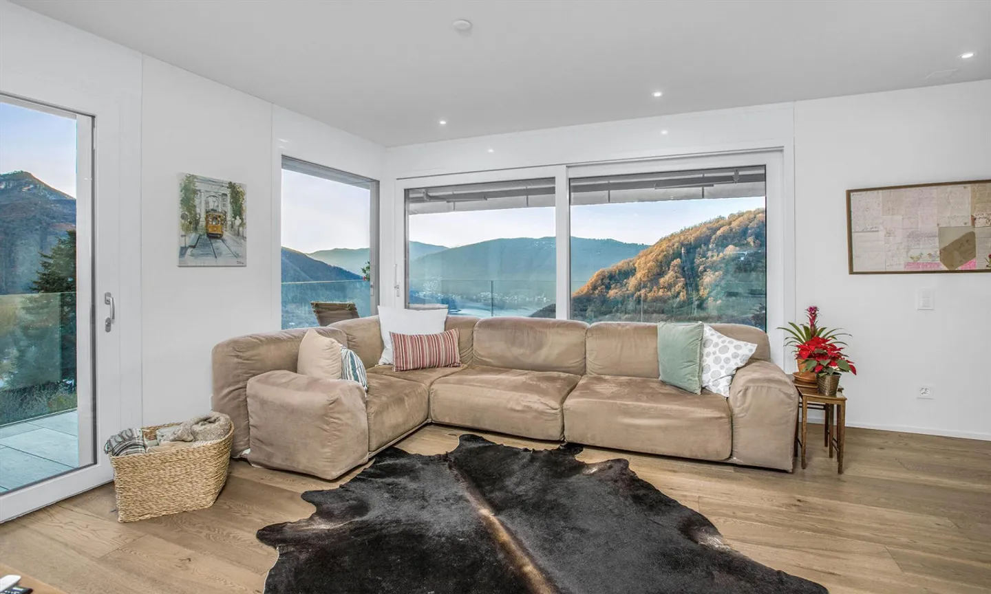 Elegantes Dachgeschoss mit 4,5 Zimmern und Seeblick-Terrasse in Rovio - Foto 4 von 11