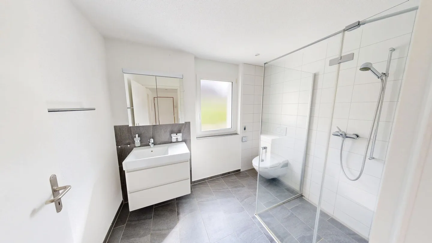 Appartamento attraente di 3,5 stanze con area giardino - Foto 5 di 13