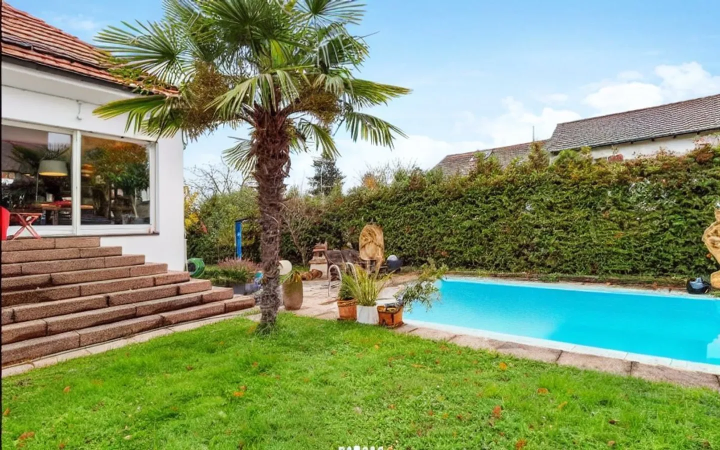 Casa unifamiliare esclusiva, situata in posizione tranquilla, con piscina in affitto a lungo termine - Foto 2 di 13