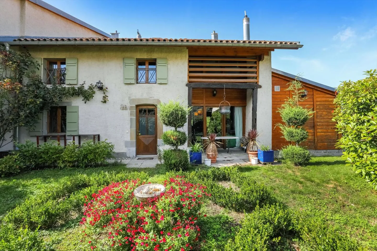 Incantevole villa di campagna con giardino ai margini dei vigneti di Jussy - Foto 2 di 13