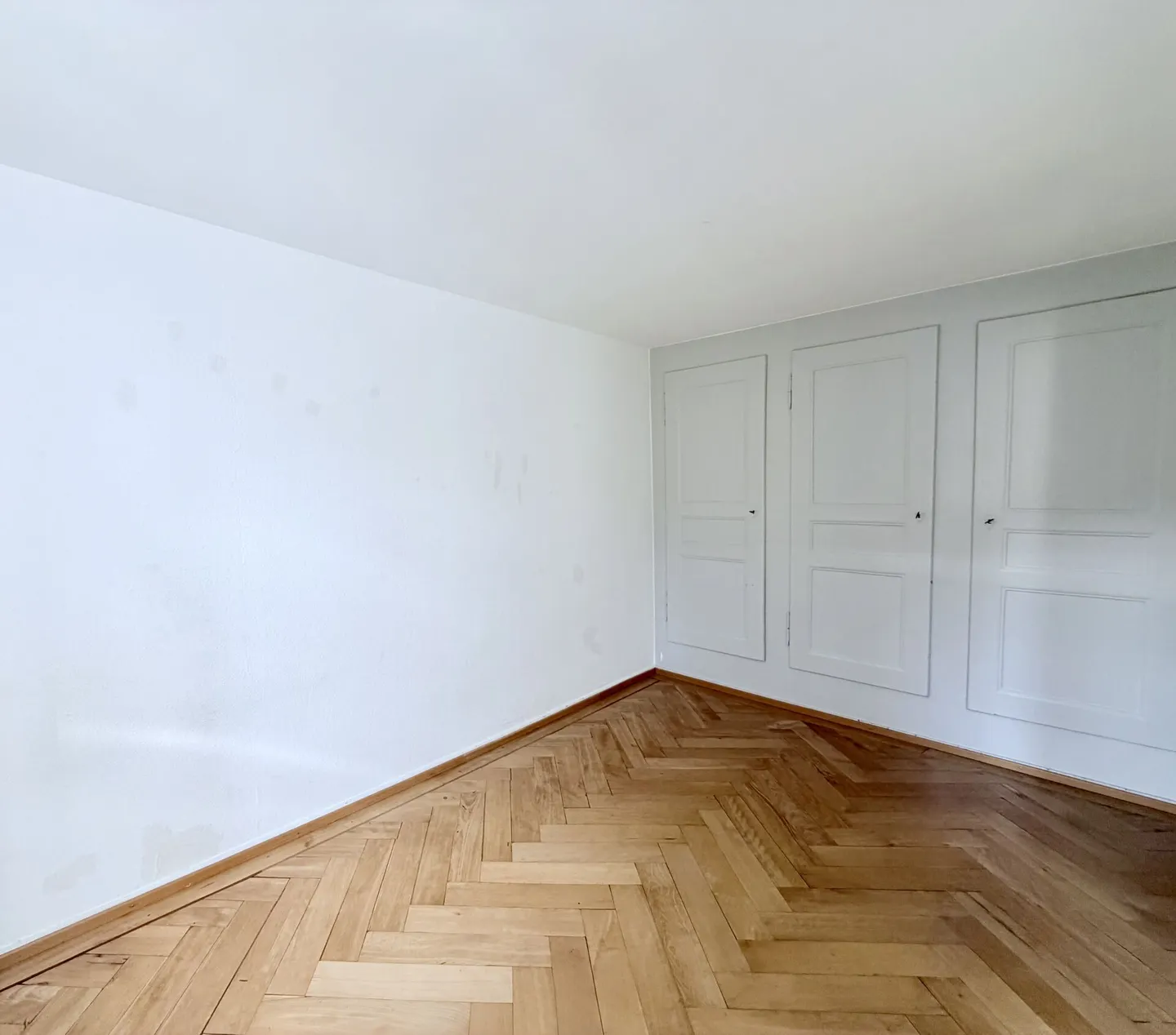SPACIOUS 4.0 ROOMS OF 92 M² IN THE HEART OF LOCLE! - Photo 4 of 5