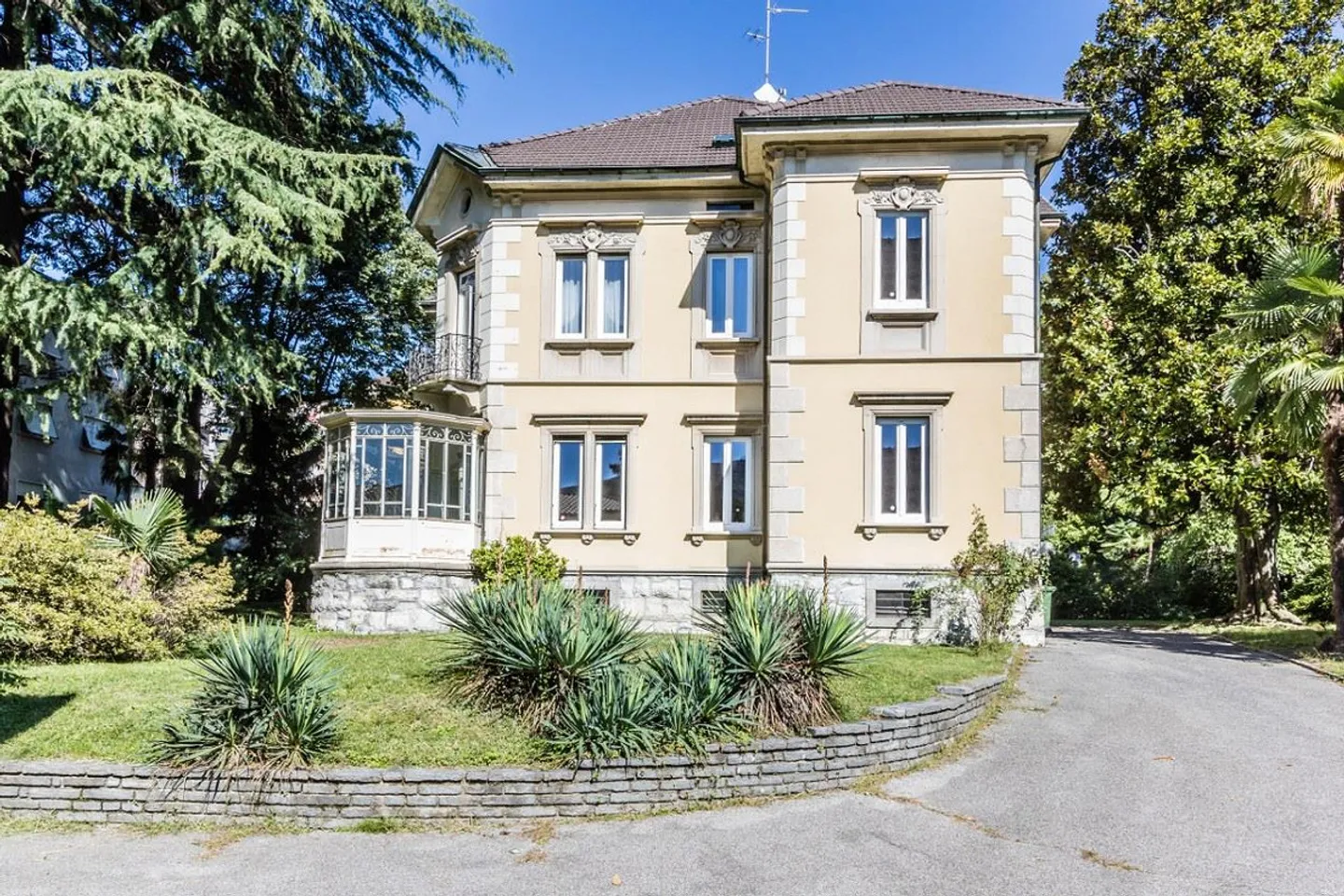 GRANDE OFFERTA - PROPRIETÀ CON DUE VILLE E GRANDE TERRENO - Foto 1 di 12