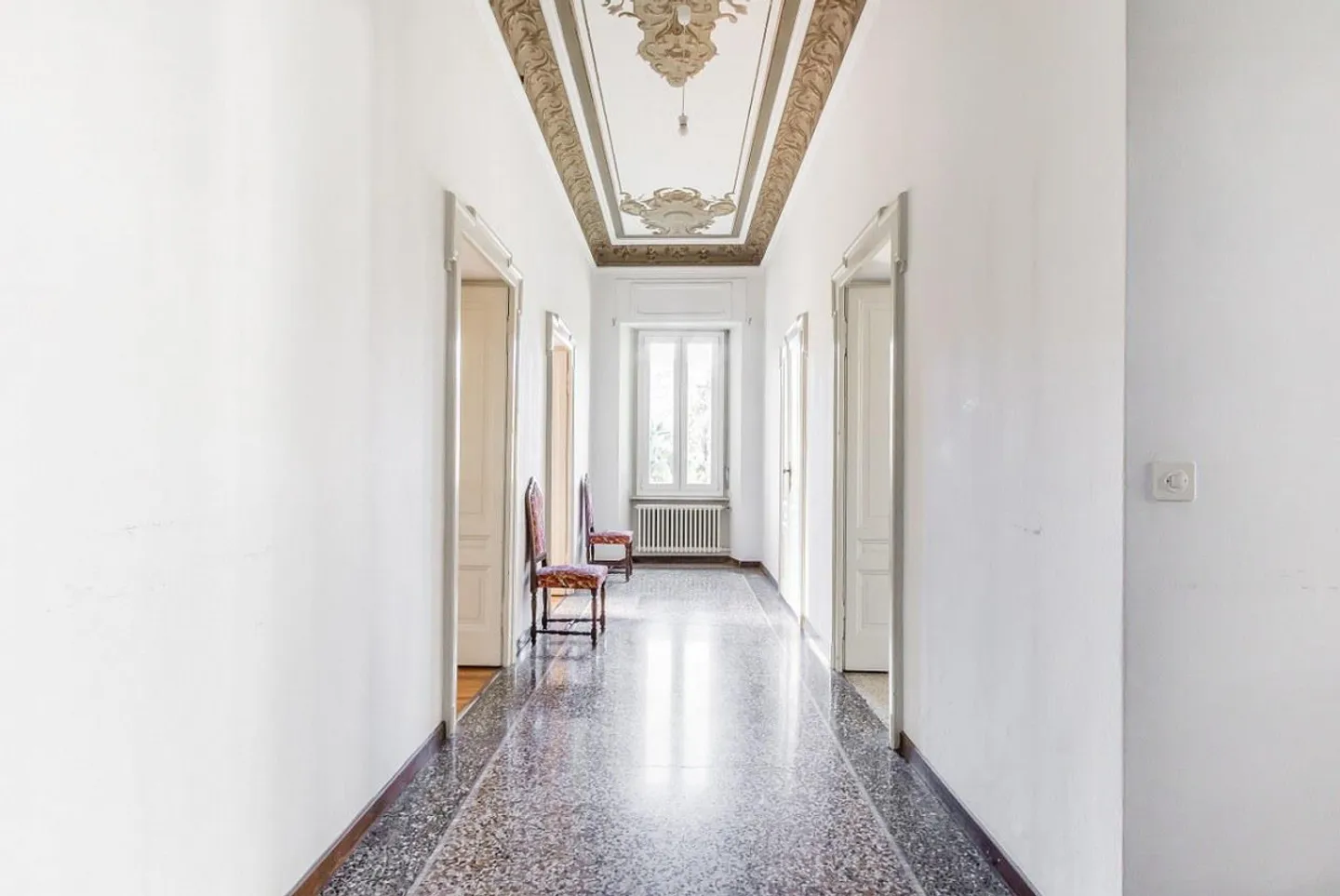 GRANDE OFFERTA - PROPRIETÀ CON DUE VILLE E GRANDE TERRENO - Foto 4 di 12