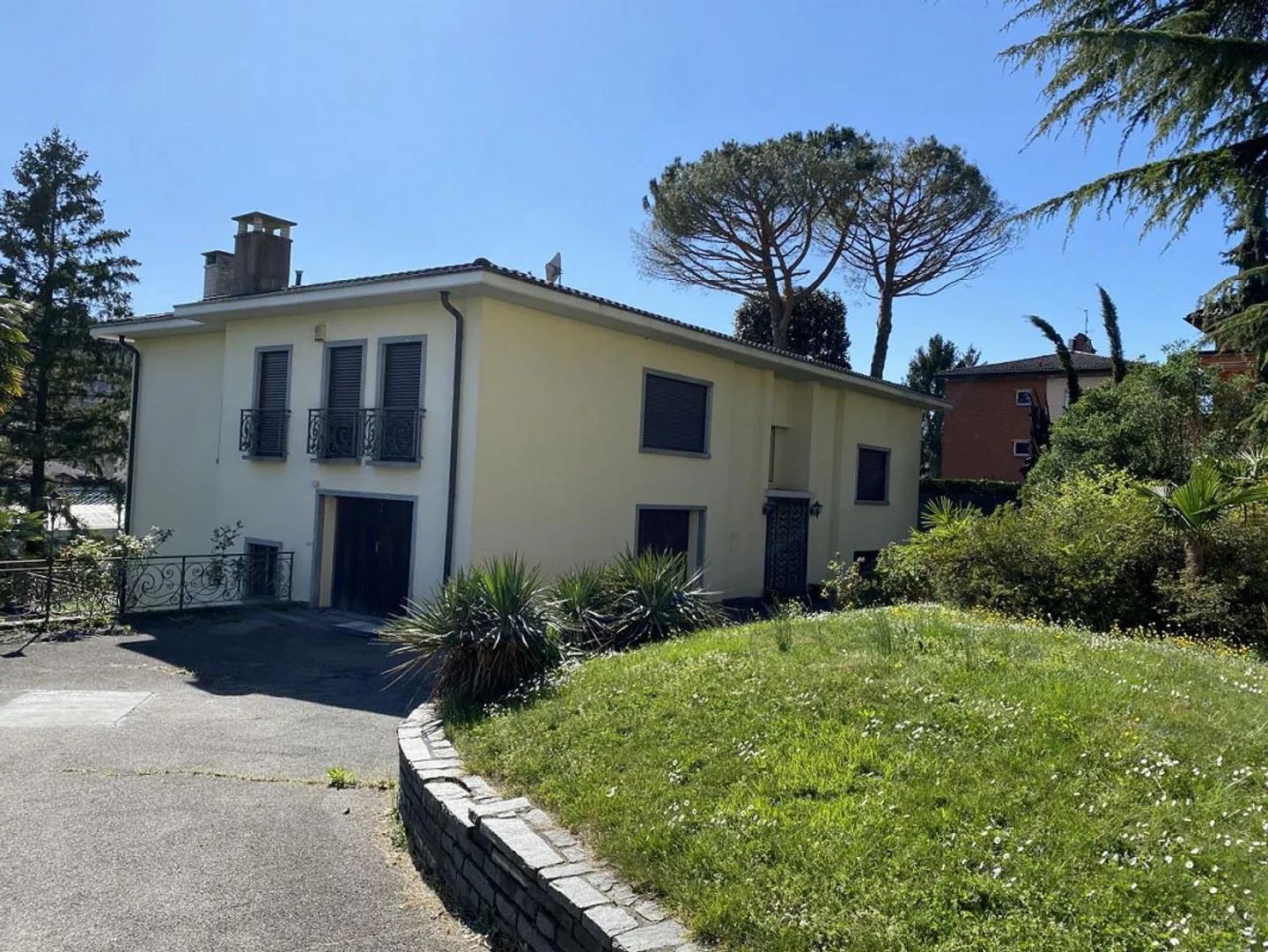 GRANDE OFFERTA - PROPRIETÀ CON DUE VILLE E GRANDE TERRENO - Foto 6 di 12