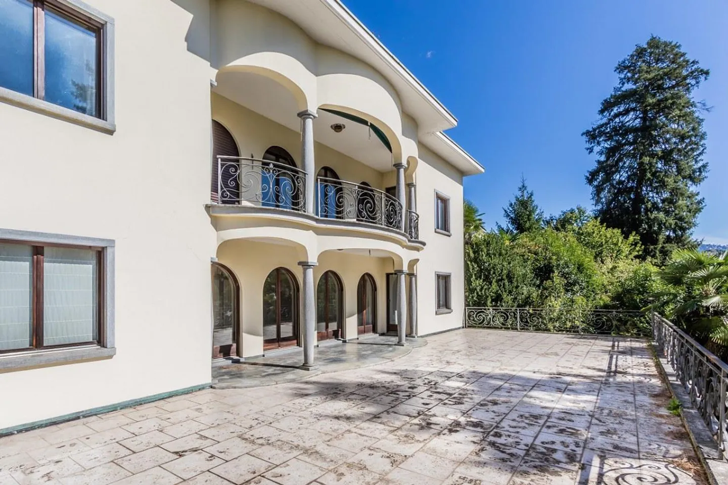 GRANDE OFFERTA - PROPRIETÀ CON DUE VILLE E GRANDE TERRENO - Foto 7 di 12