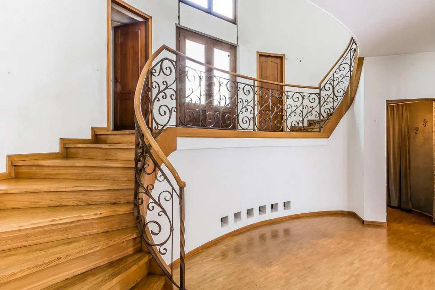 GRANDE OFFERTA - PROPRIETÀ CON DUE VILLE E GRANDE TERRENO - Foto 9 di 12