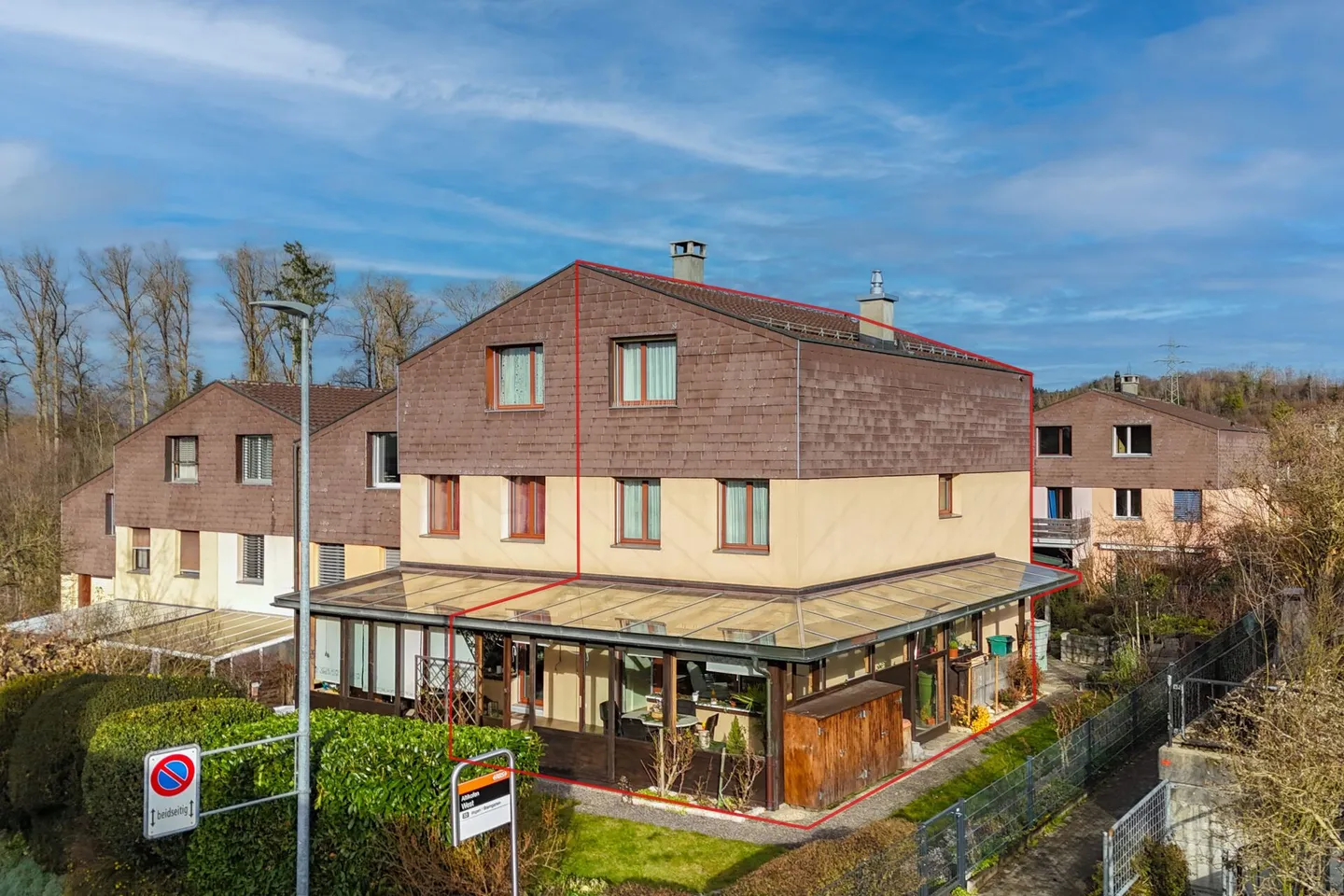 Familienfreundliches 6-Zimmer-Reiheneckhaus mit sonniger Ausrichtung und viel Freiraum für Leben, Arbeiten und Spielen - Photo 2 of 34