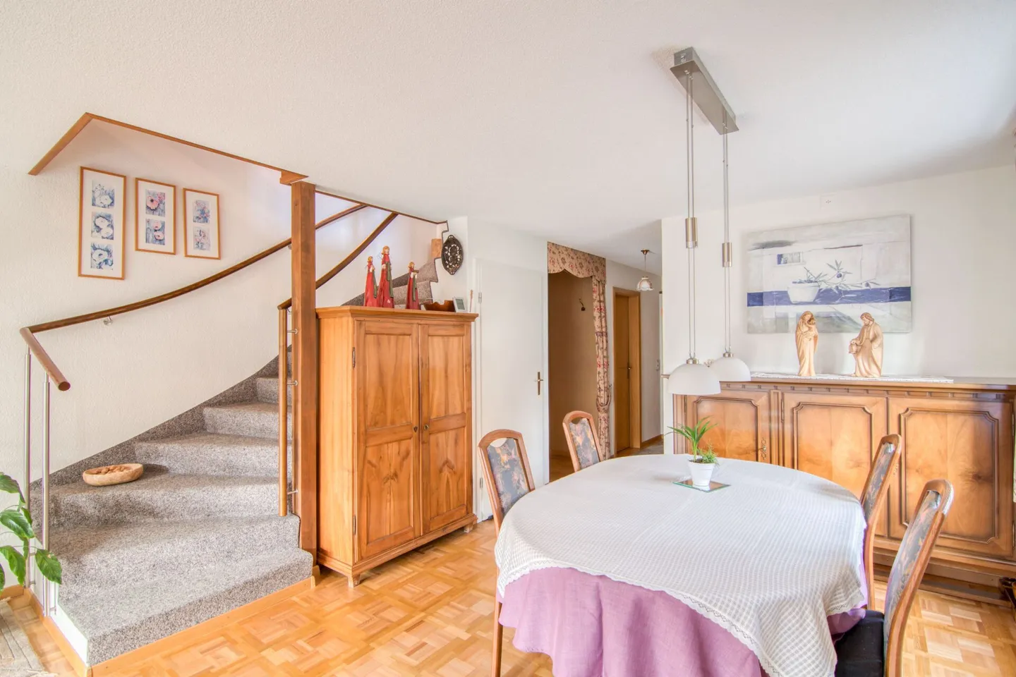 Familienfreundliches 6-Zimmer-Reiheneckhaus mit sonniger Ausrichtung und viel Freiraum für Leben, Arbeiten und Spielen - Photo 5 of 34