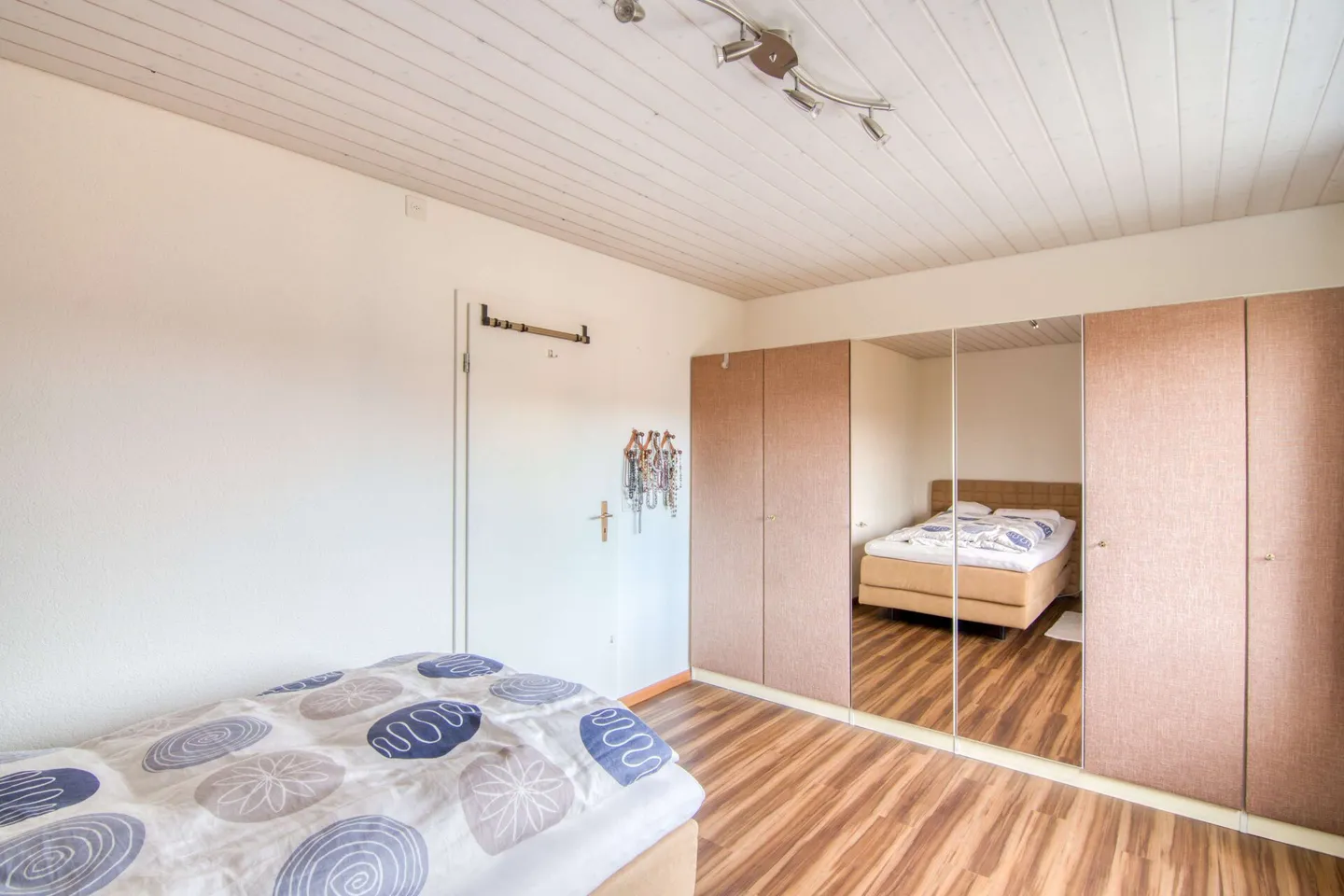 Familienfreundliches 6-Zimmer-Reiheneckhaus mit sonniger Ausrichtung und viel Freiraum für Leben, Arbeiten und Spielen - Photo 12 of 34