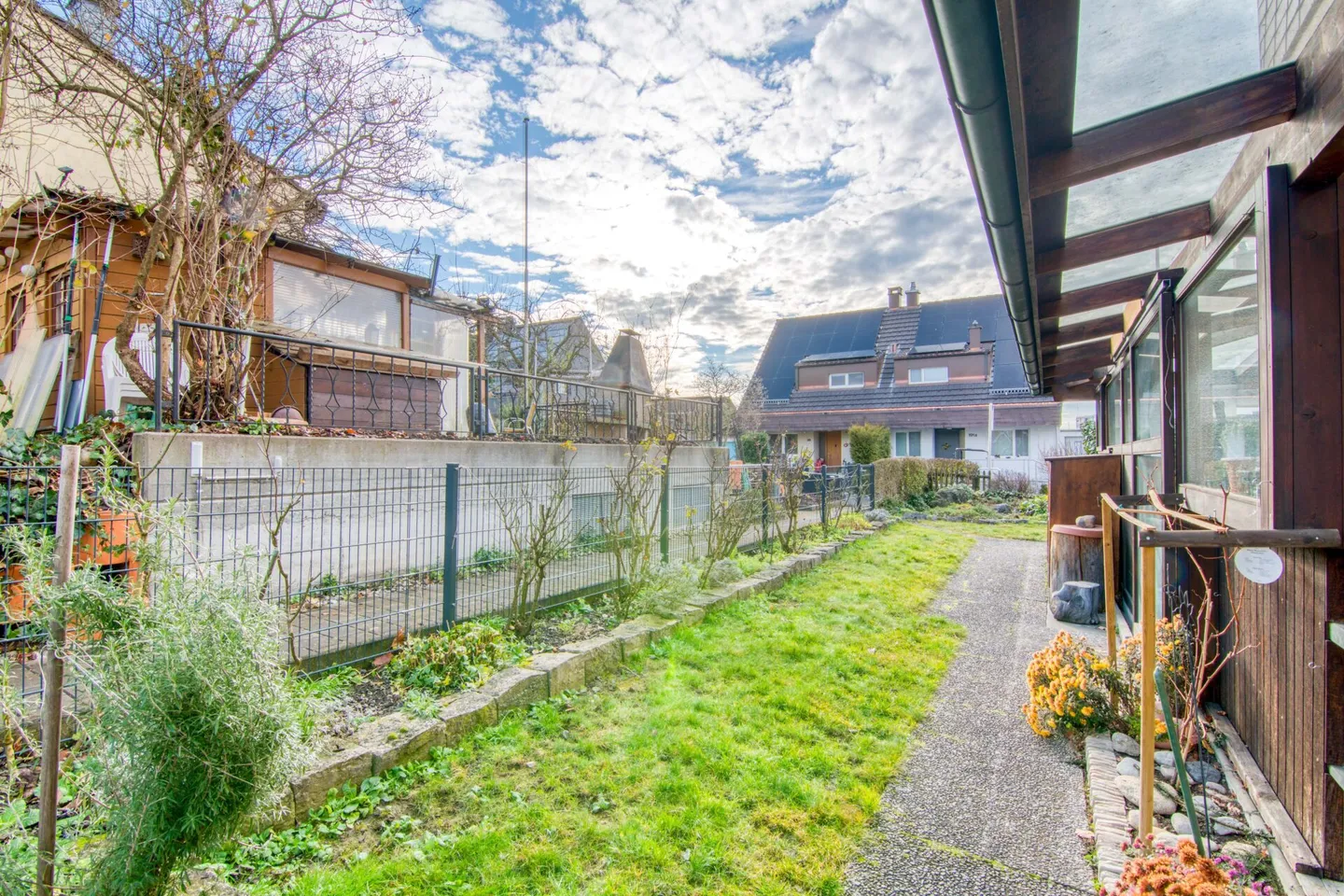 Familienfreundliches 6-Zimmer-Reiheneckhaus mit sonniger Ausrichtung und viel Freiraum für Leben, Arbeiten und Spielen - Photo 28 of 34