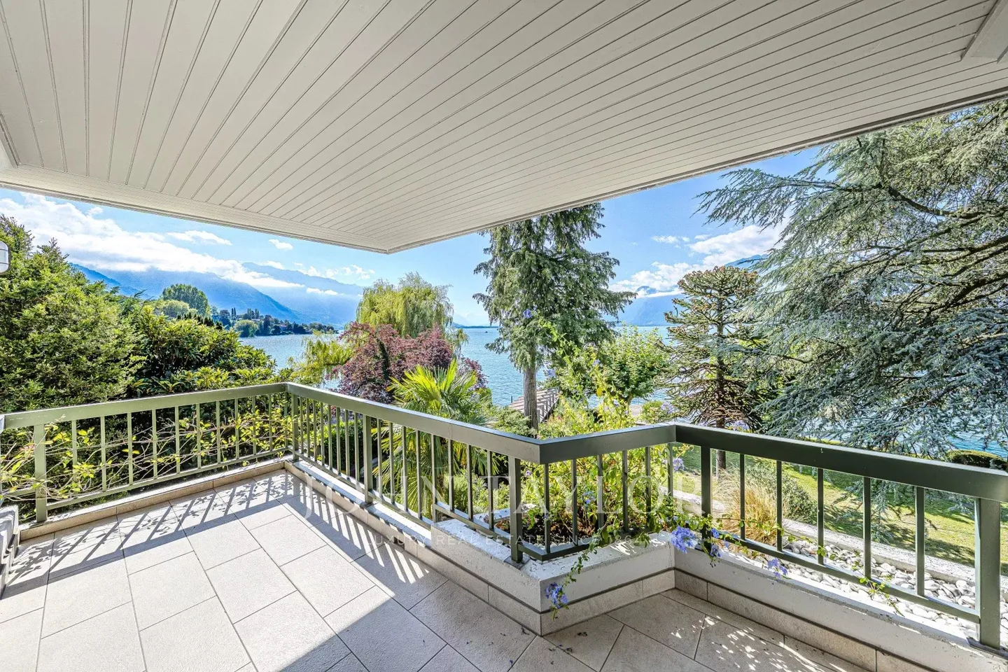 Außergewöhnliches Duplex am See mit 6,5 Zimmern und Bootsschiene - Foto 2 von 11