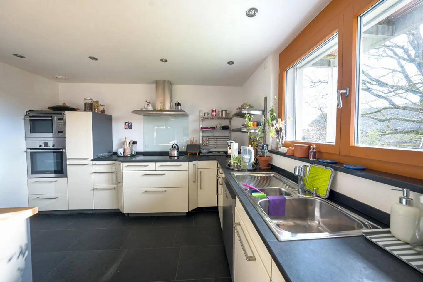 Maison individuelle de 6,5 pièces avec une haute qualité de vie et un grand jardin - Photo 4 sur 18