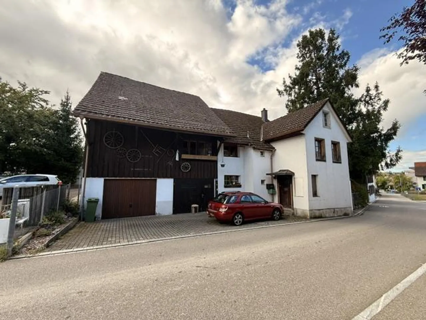 Mehrfamilienhaus mit Potenzial - Foto 1 von 5