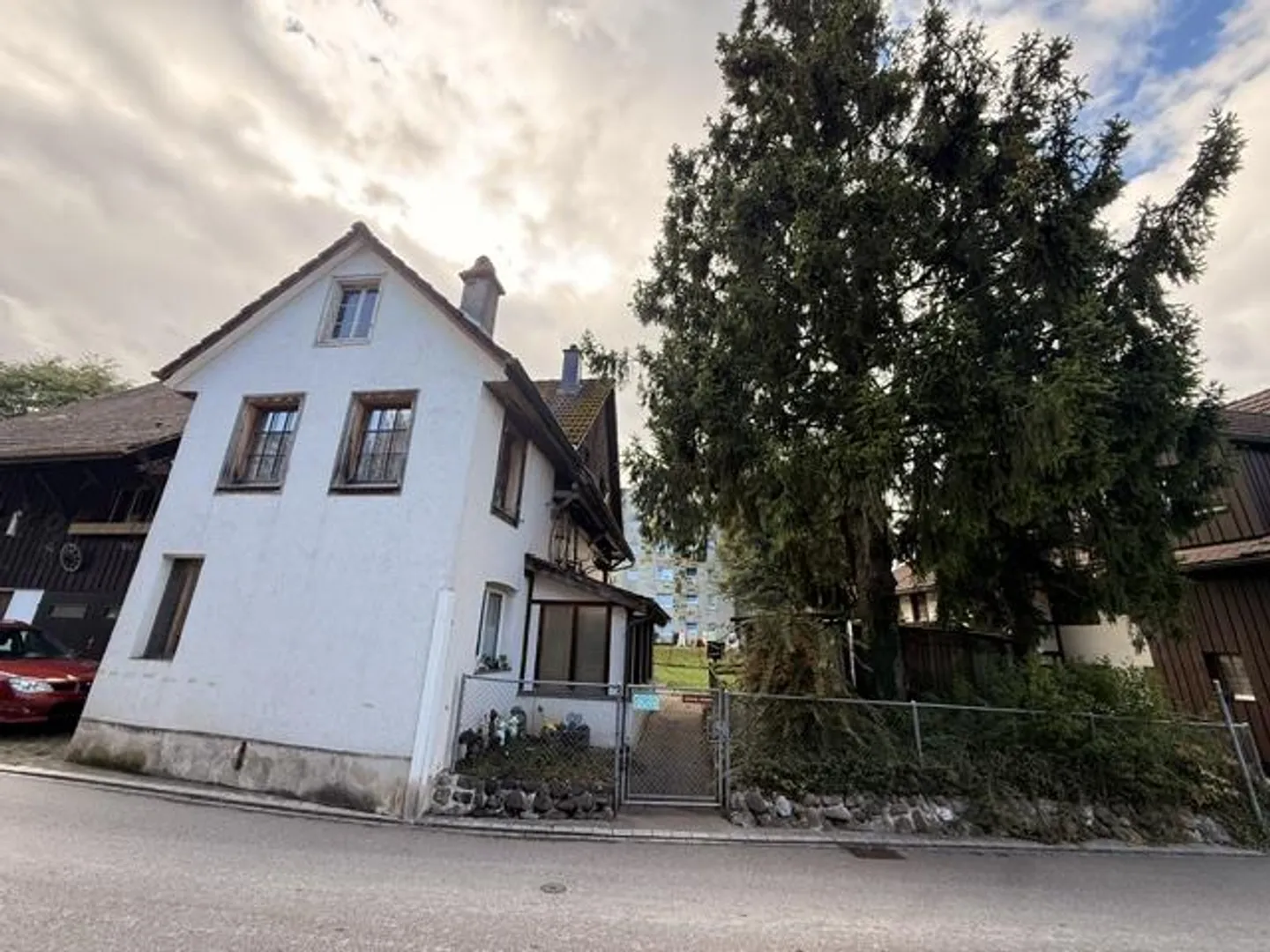 Mehrfamilienhaus mit Potenzial - Foto 2 von 5