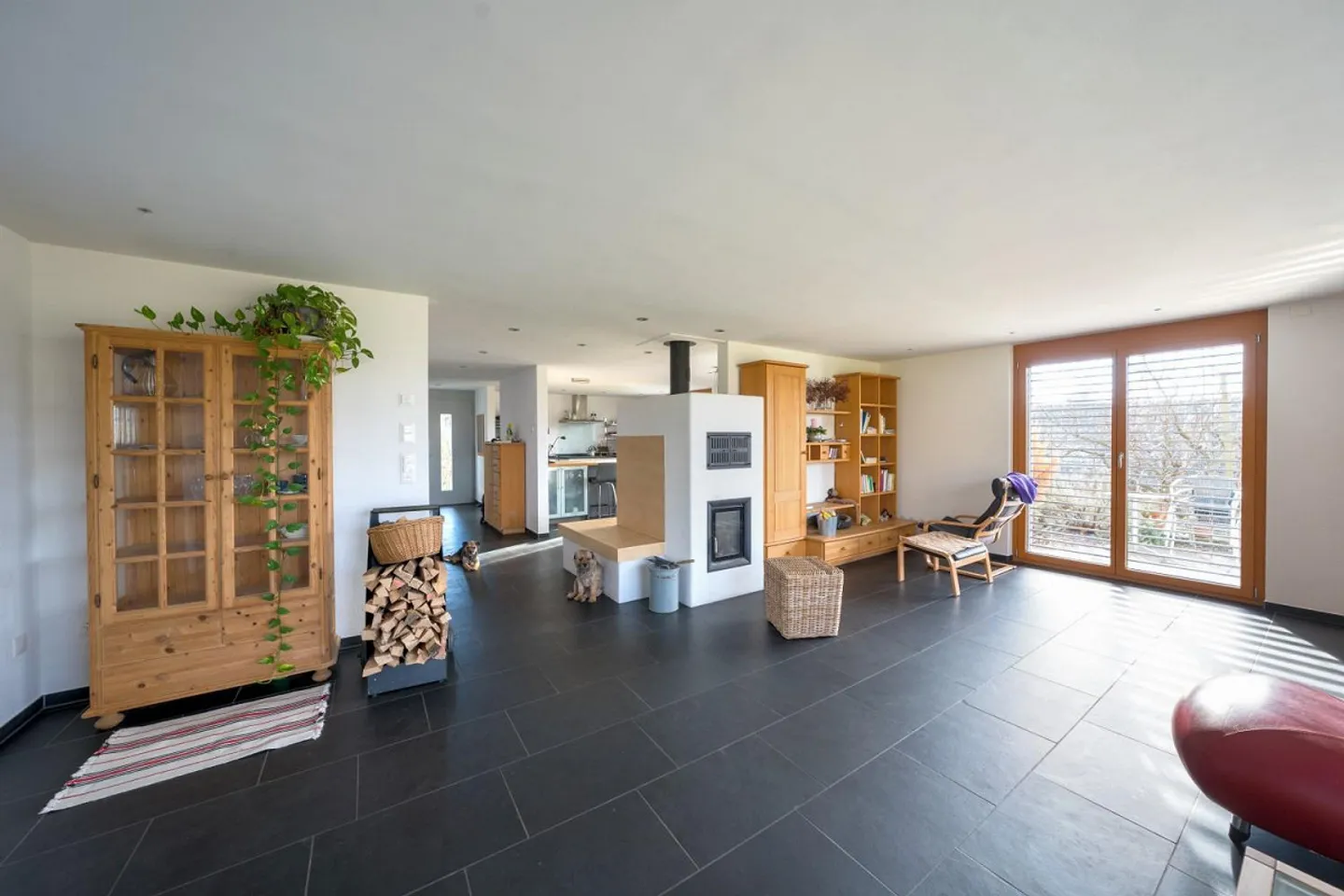 Maison individuelle de 6,5 pièces avec une haute qualité de vie et un grand jardin - Photo 3 sur 18