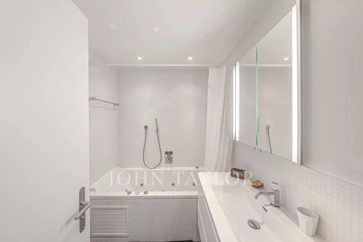 Außergewöhnliches Duplex am See mit 6,5 Zimmern und Bootsschiene - Foto 8 von 11