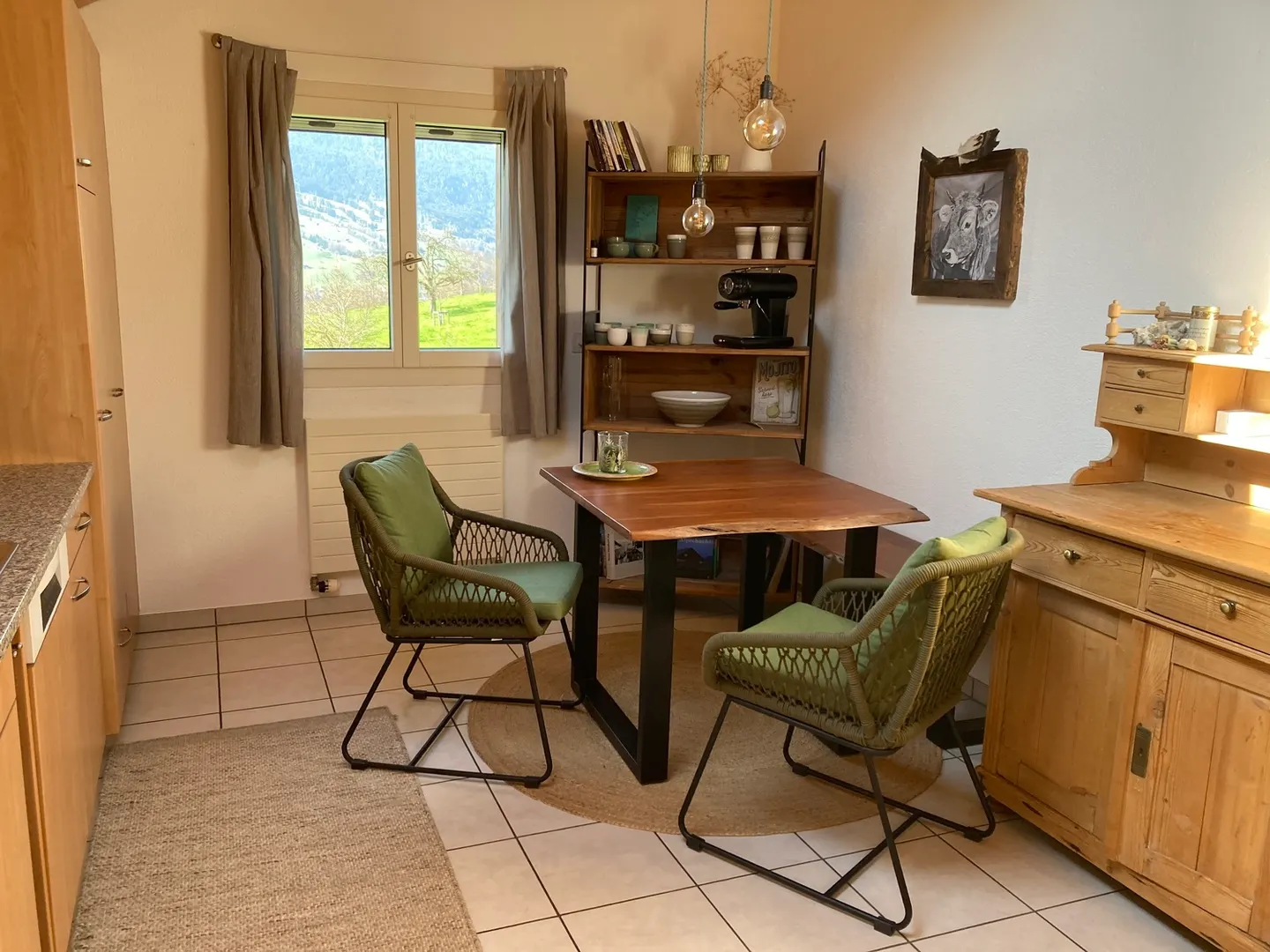 Spacious 5-Room Apartment - Photo 5 of 10