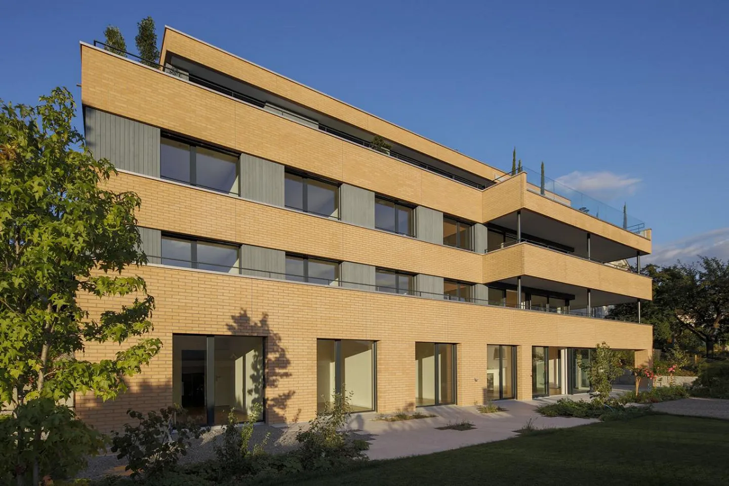 Exklusives Wohnen mit Stil und Komfort in Münsingen - Photo 1 of 12