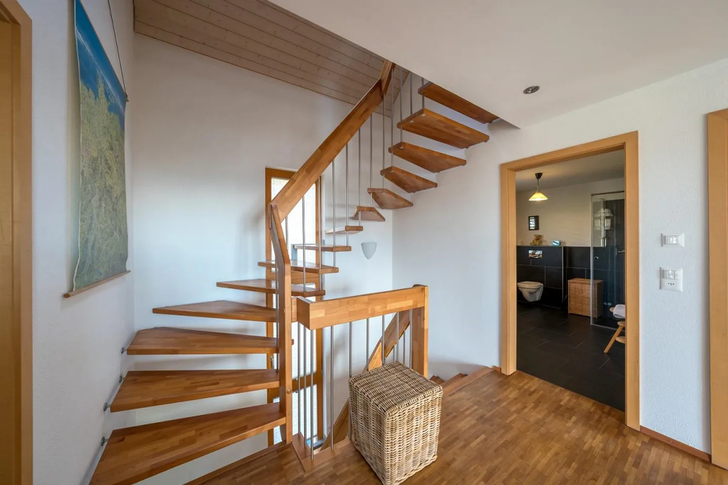 Maison individuelle de 6,5 pièces avec une haute qualité de vie et un grand jardin - Photo 11 sur 18