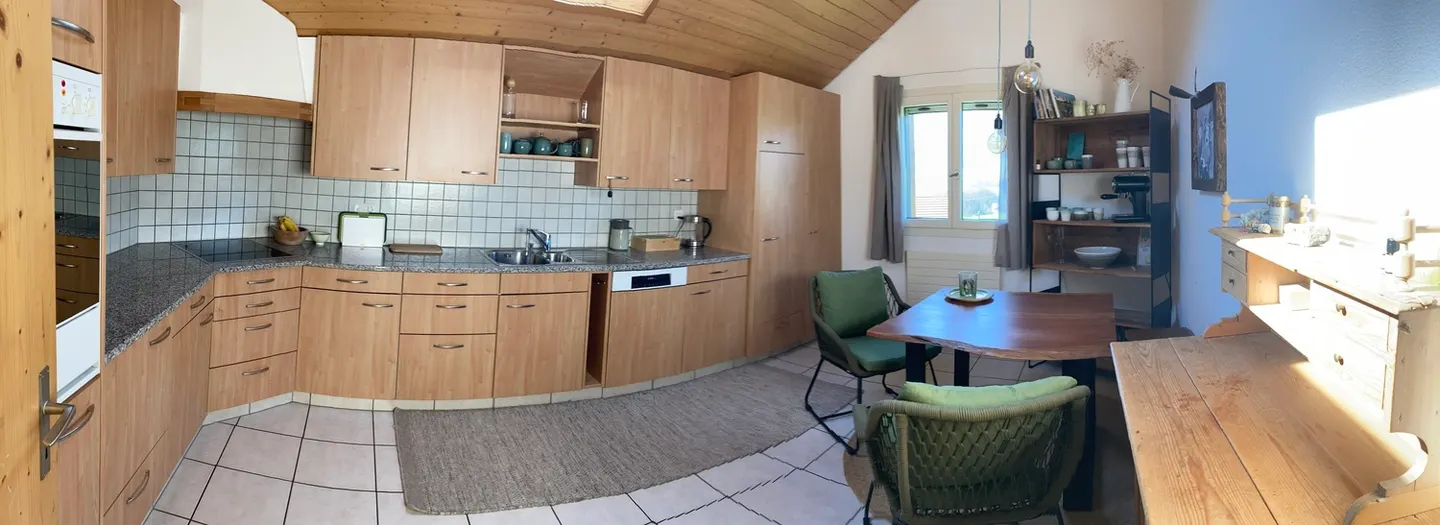 Spacious 5-Room Apartment - Photo 4 of 10