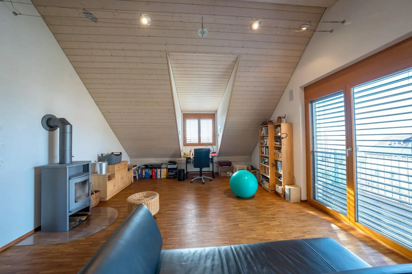 Maison individuelle de 6,5 pièces avec une haute qualité de vie et un grand jardin - Photo 14 sur 18