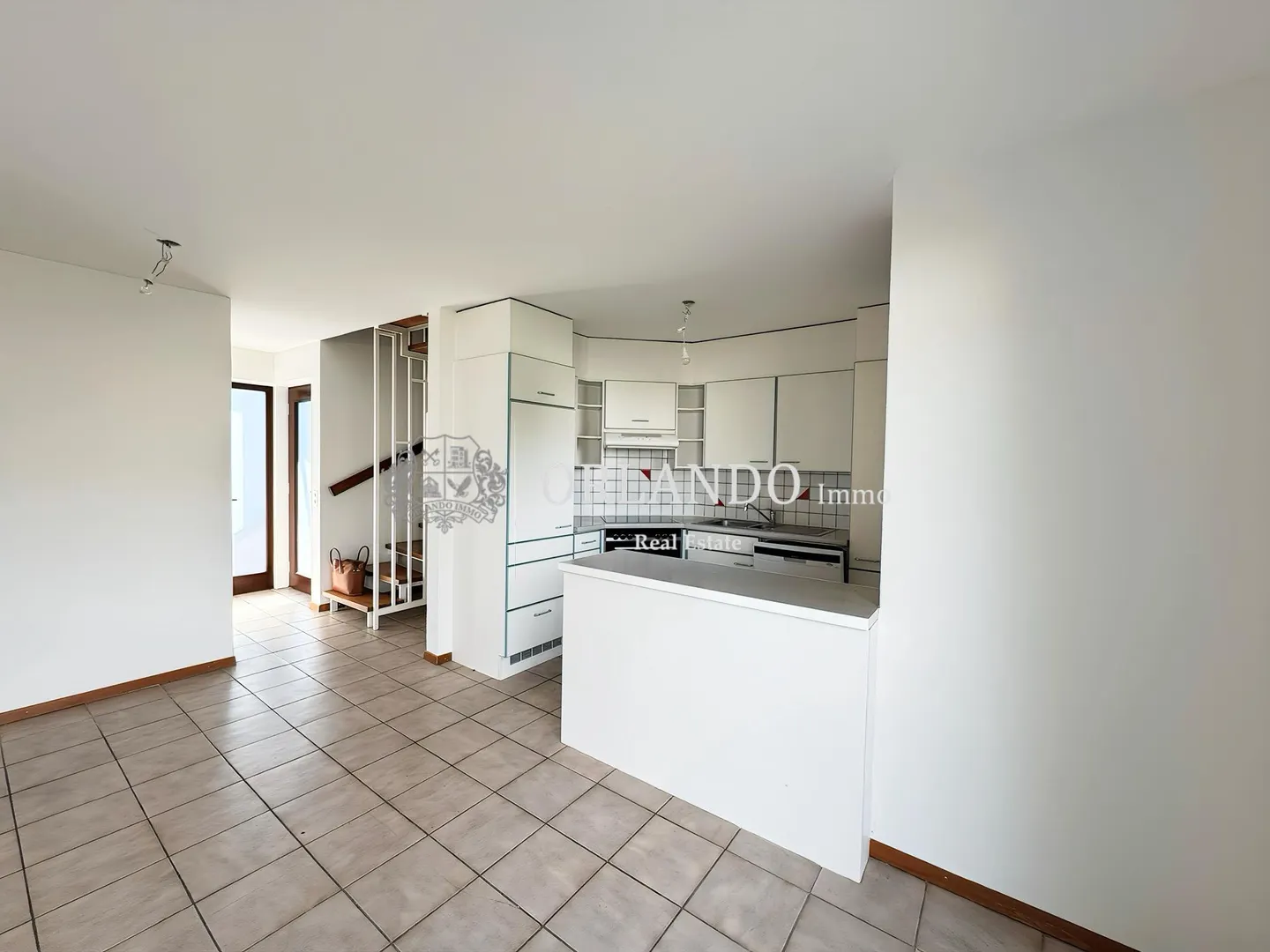 Charming Duplex in a Villa - Photo 3 of 9