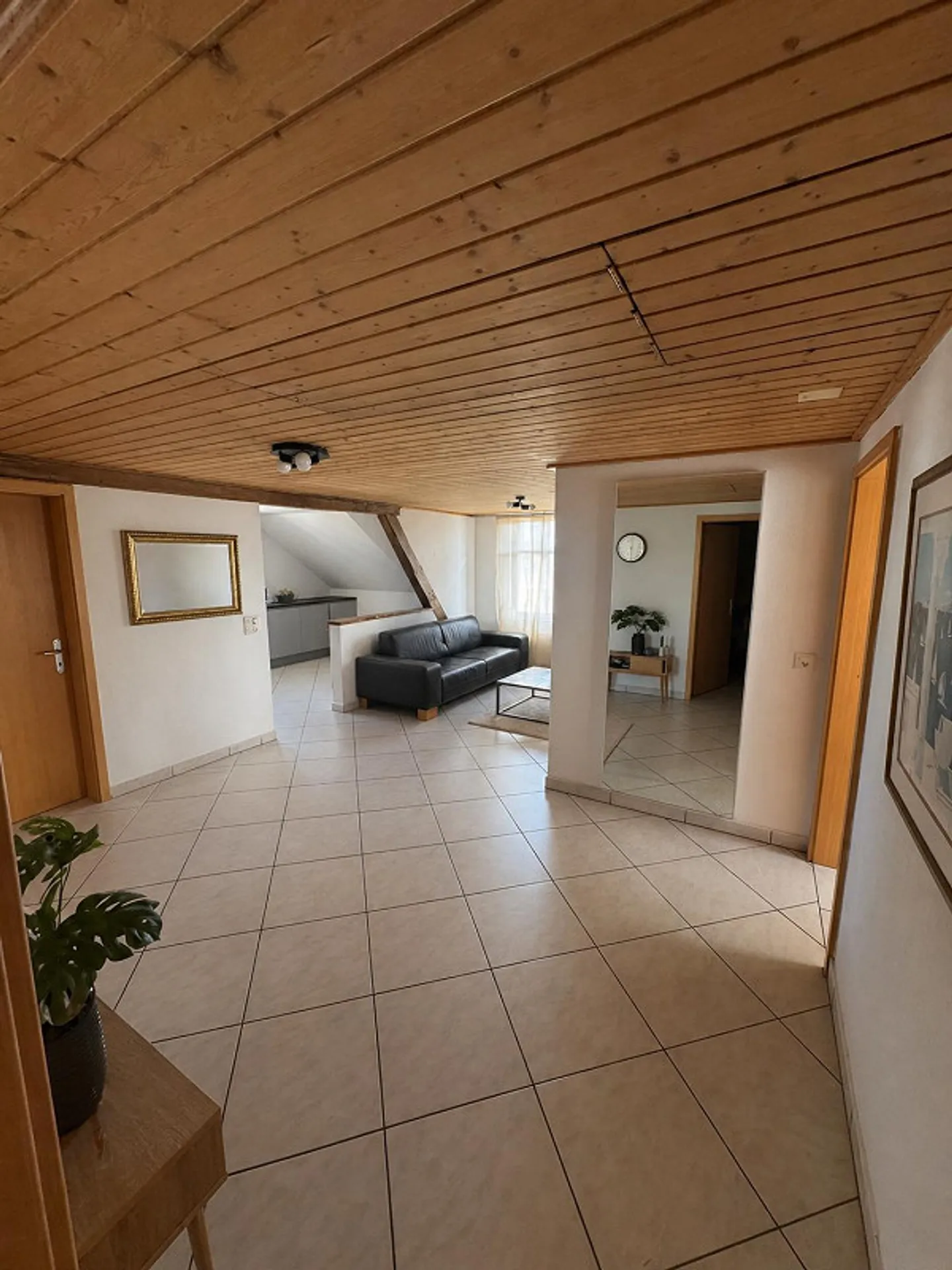 Beautiful attic apartment in the heart of Münchwilen near the train station nursing home - Photo 2 of 6