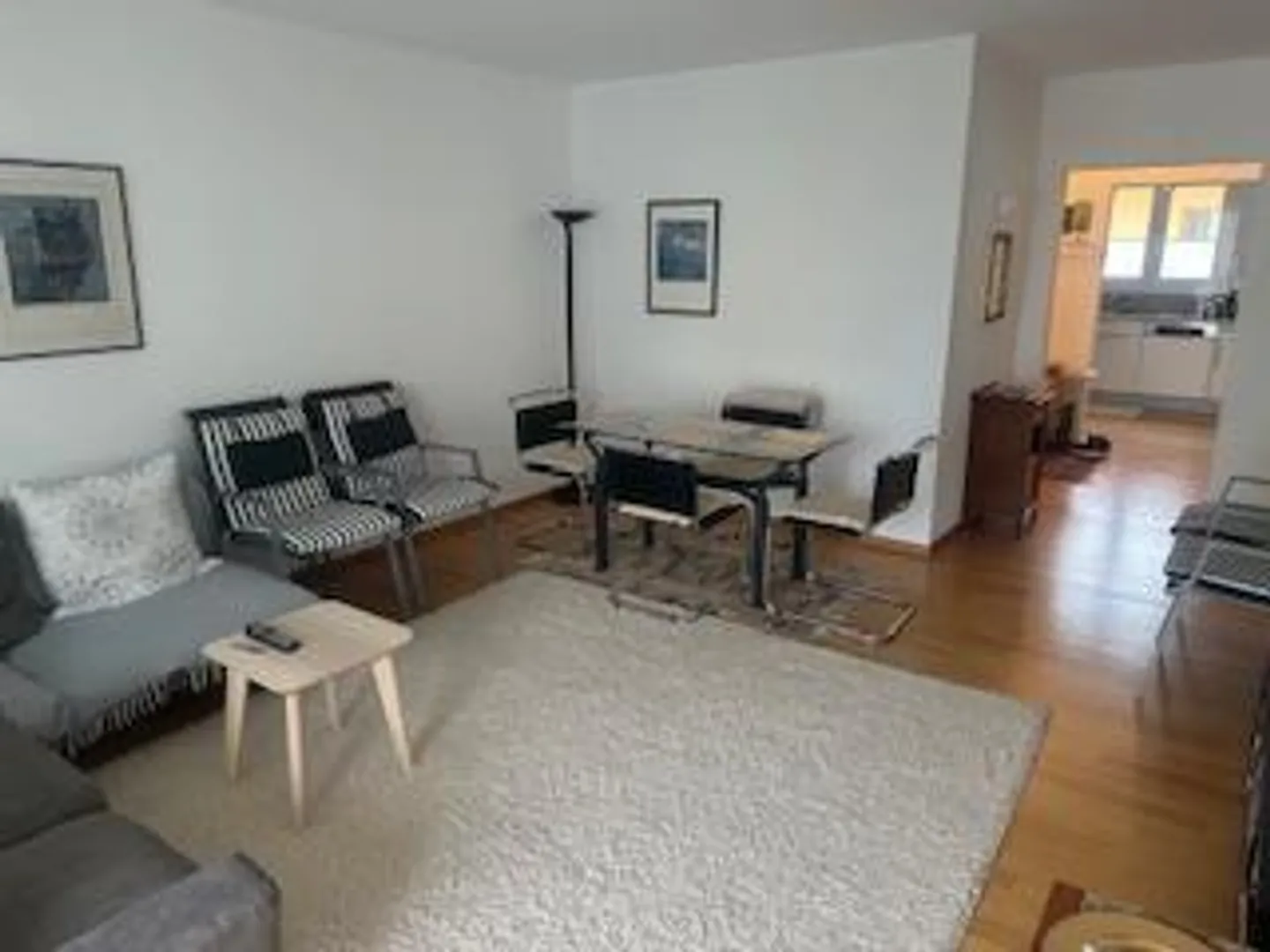 «Appartamento di 3 1/2 locali nel terzo piano in una posizione molto tranquilla e soleggiata / 3,5 Zimmer WHG im 3 OG.an sehr ruhiger, sonniger Lage» - Foto 4 di 14