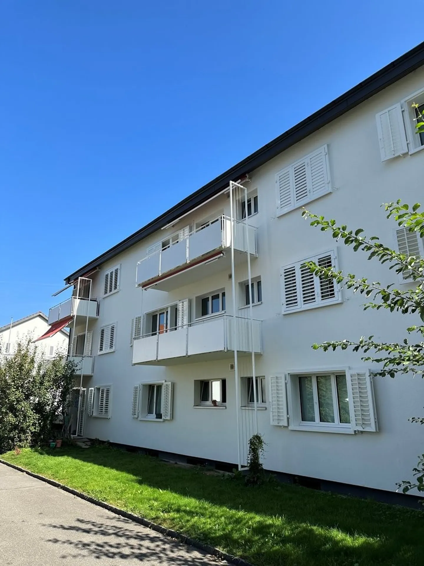 Helle 2-Zimmer-Wohnung in Suhr - Foto 1 von 8