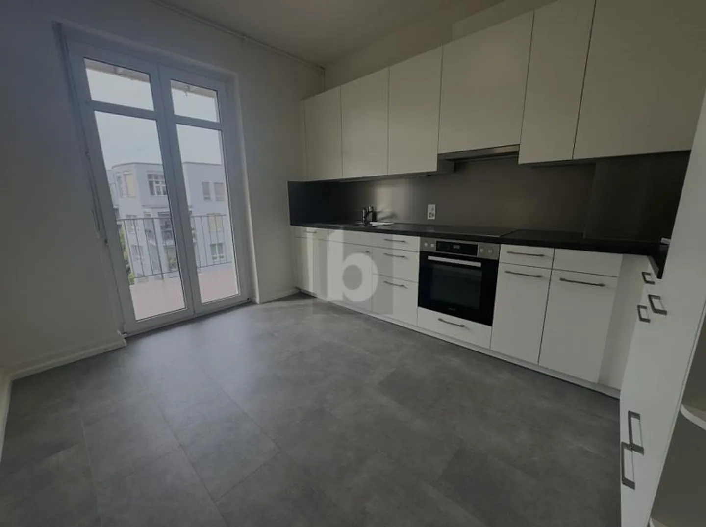 PENTHOUSE WITH A VIEW - Photo 5 of 6