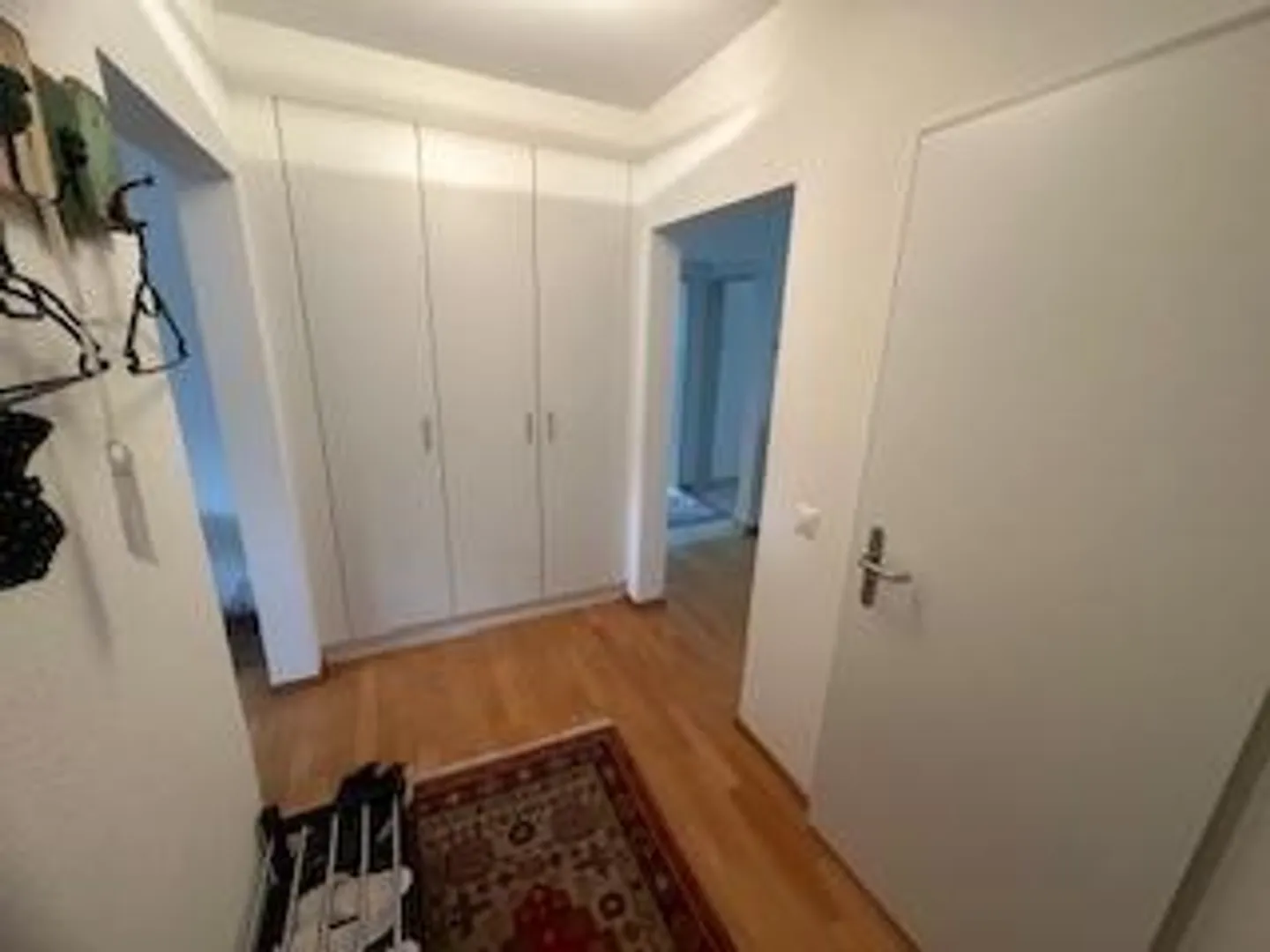 «Appartamento di 3 1/2 locali nel terzo piano in una posizione molto tranquilla e soleggiata / 3,5 Zimmer WHG im 3 OG.an sehr ruhiger, sonniger Lage» - Foto 8 di 14