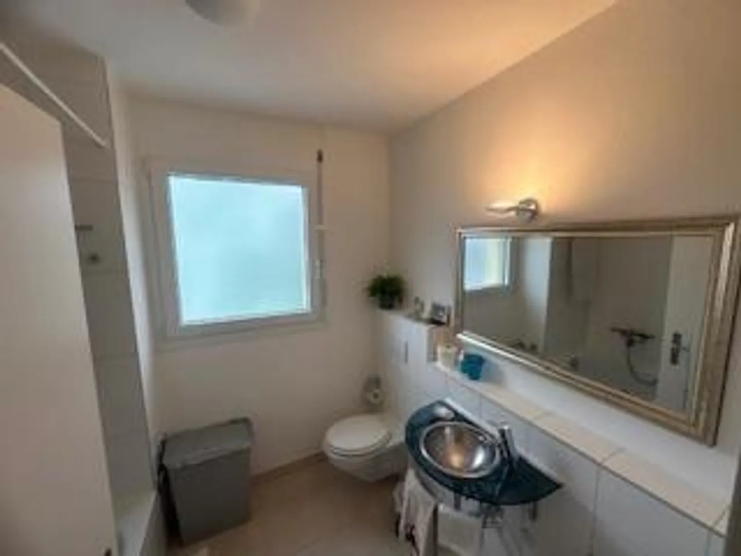 «Appartamento di 3 1/2 locali nel terzo piano in una posizione molto tranquilla e soleggiata / 3,5 Zimmer WHG im 3 OG.an sehr ruhiger, sonniger Lage» - Foto 9 di 14