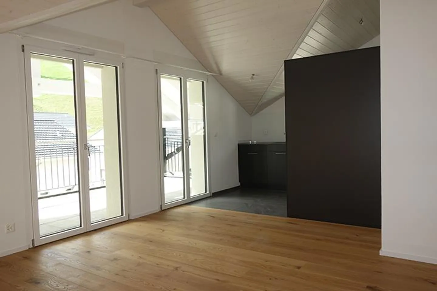 For rent: beautiful, bright and quiet apartment - Photo 2 of 3