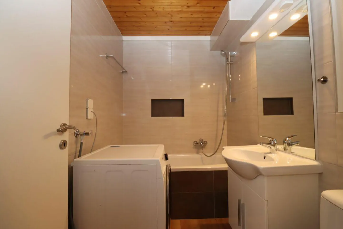 Appartamento ristrutturato con vista sul lago - Foto 4 di 5