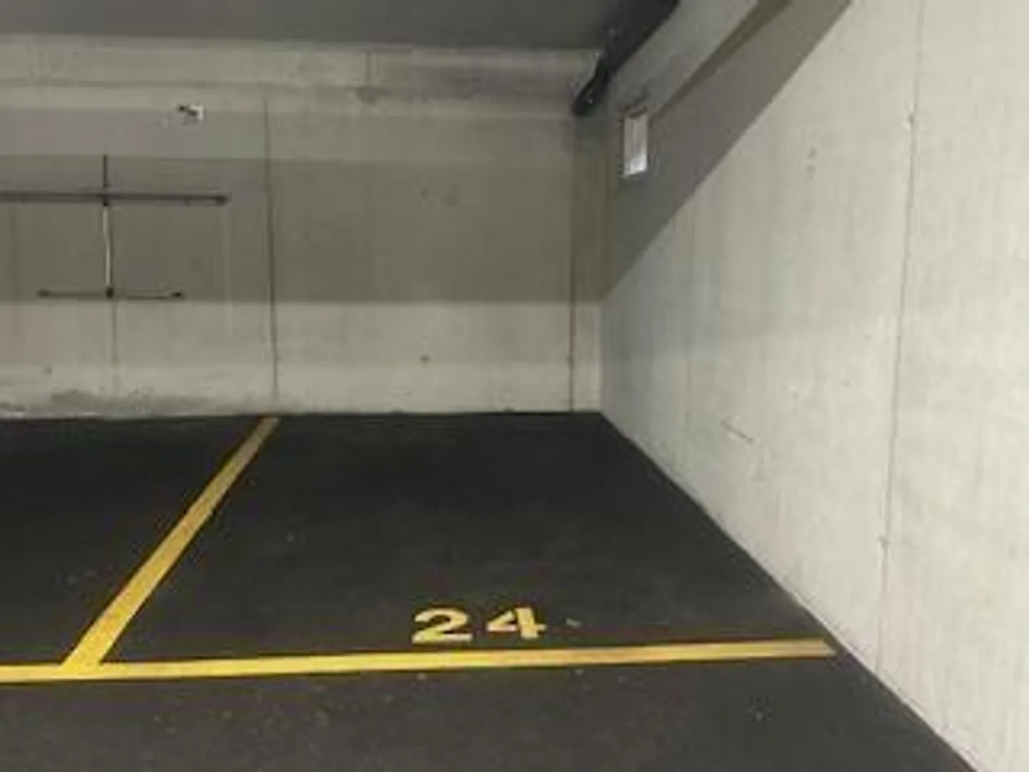 «Appartamento di 3 1/2 locali nel terzo piano in una posizione molto tranquilla e soleggiata / 3,5 Zimmer WHG im 3 OG.an sehr ruhiger, sonniger Lage» - Foto 13 di 14