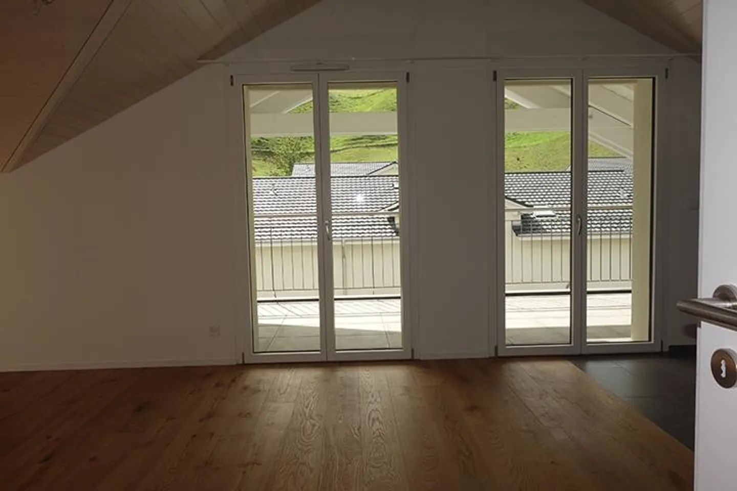 For rent: beautiful, bright and quiet apartment - Photo 3 of 3