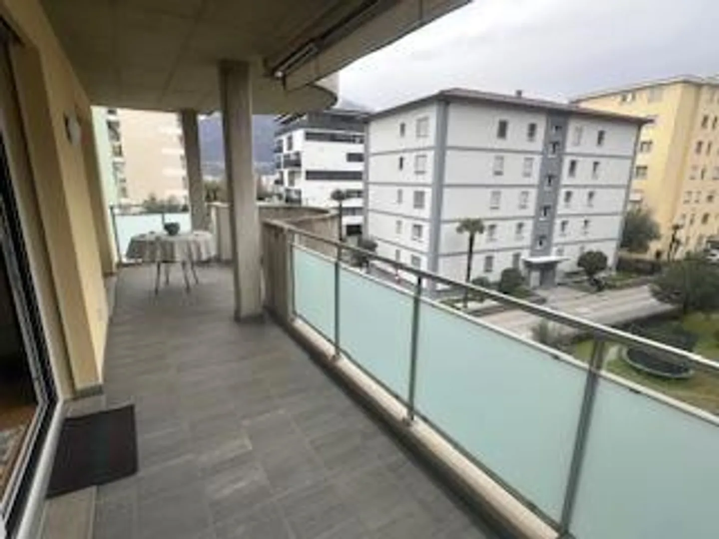 «Appartamento di 3 1/2 locali nel terzo piano in una posizione molto tranquilla e soleggiata / 3,5 Zimmer WHG im 3 OG.an sehr ruhiger, sonniger Lage» - Foto 11 di 14