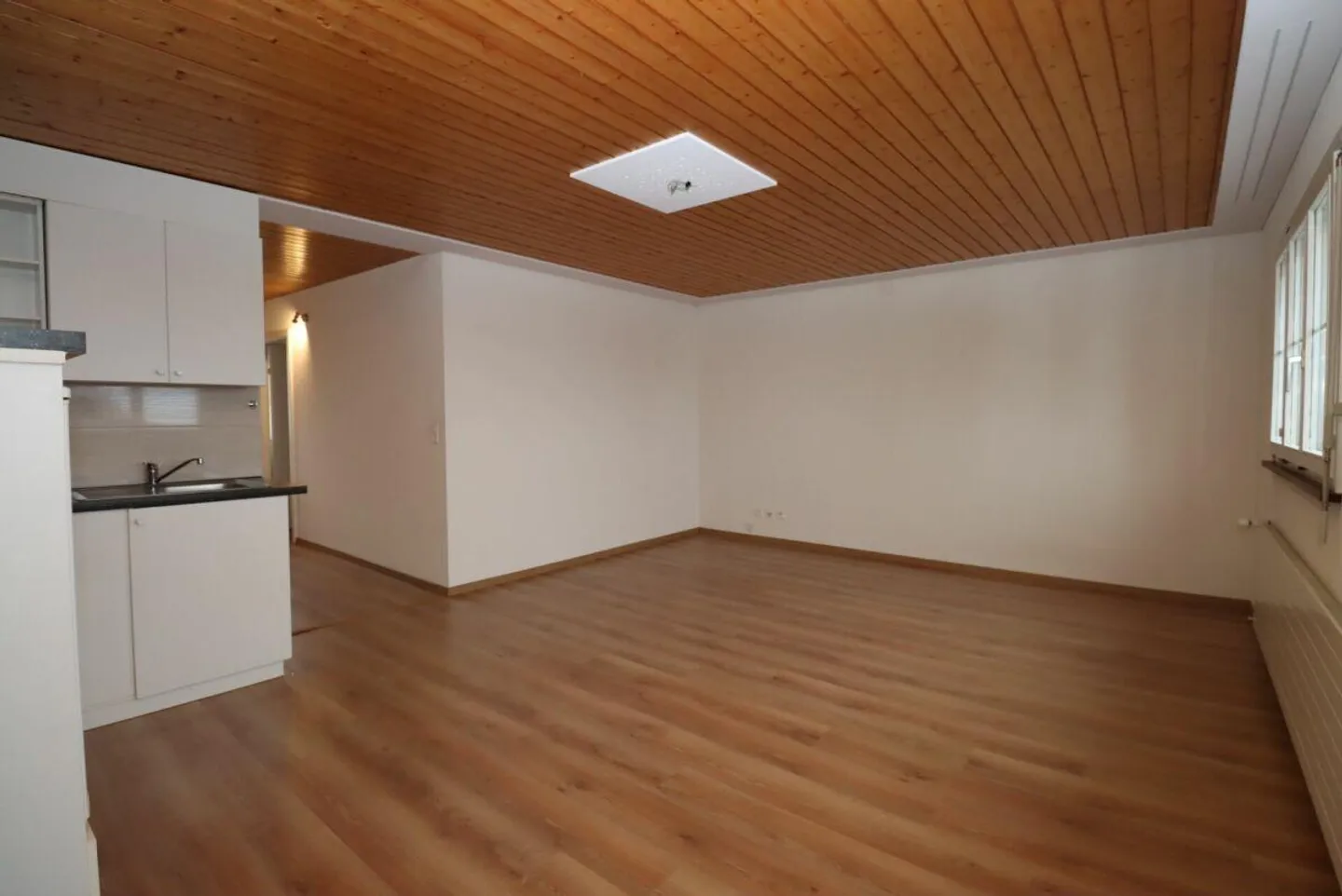 Appartement rénové avec vue sur le lac - Photo 1 sur 5