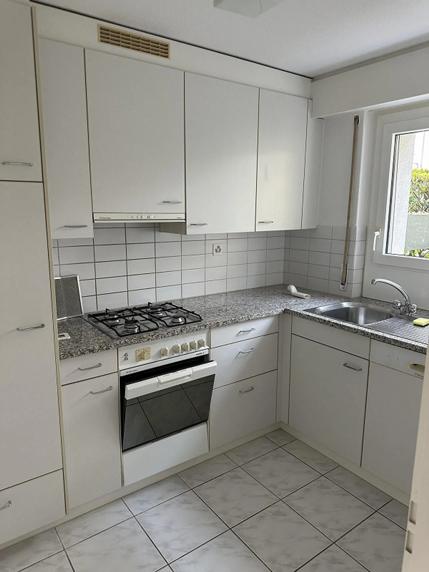 Beautiful 3.5 room ground floor apartment for rent - Photo 6 of 8