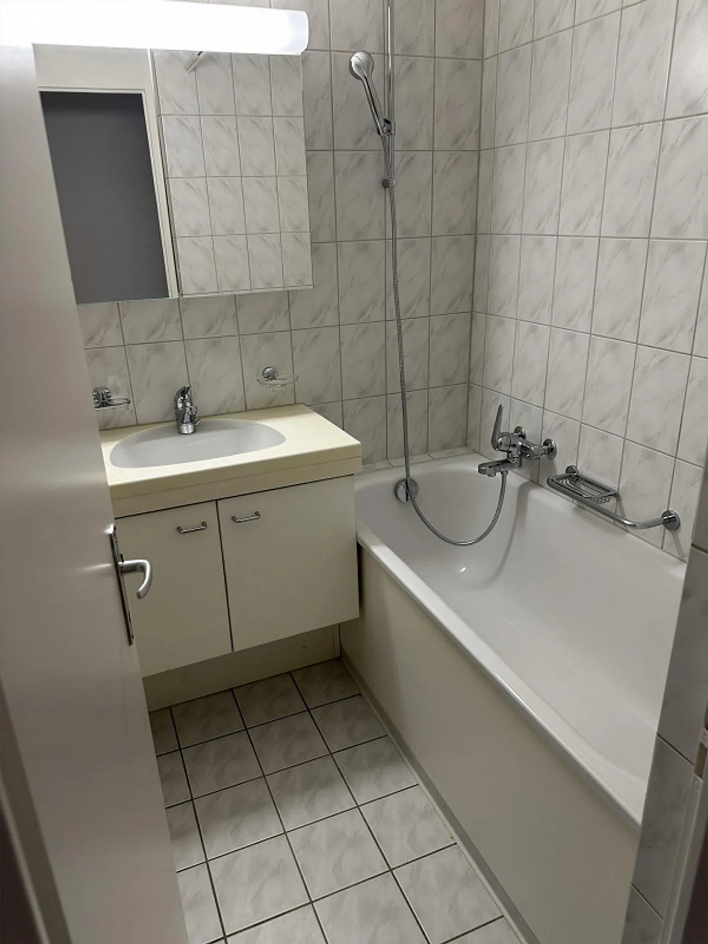 Beautiful 3.5 room ground floor apartment for rent - Photo 7 of 8