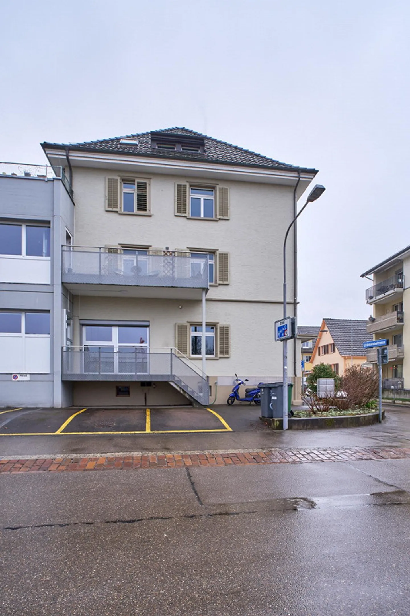 Posti auto nel quartiere residenziale - Zurigo Albisrieden - Foto 1 di 1