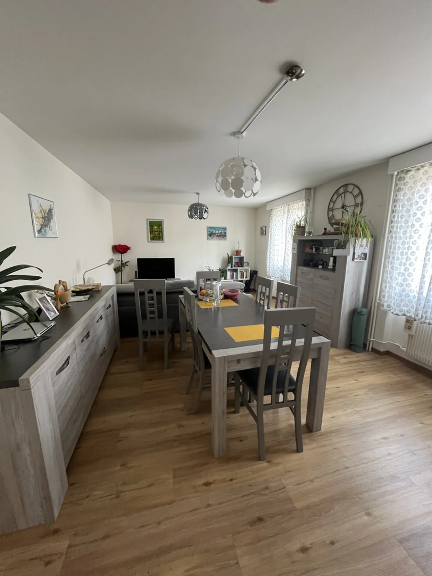 Apartment with 3 Rooms and Balcony - Photo 2 of 8