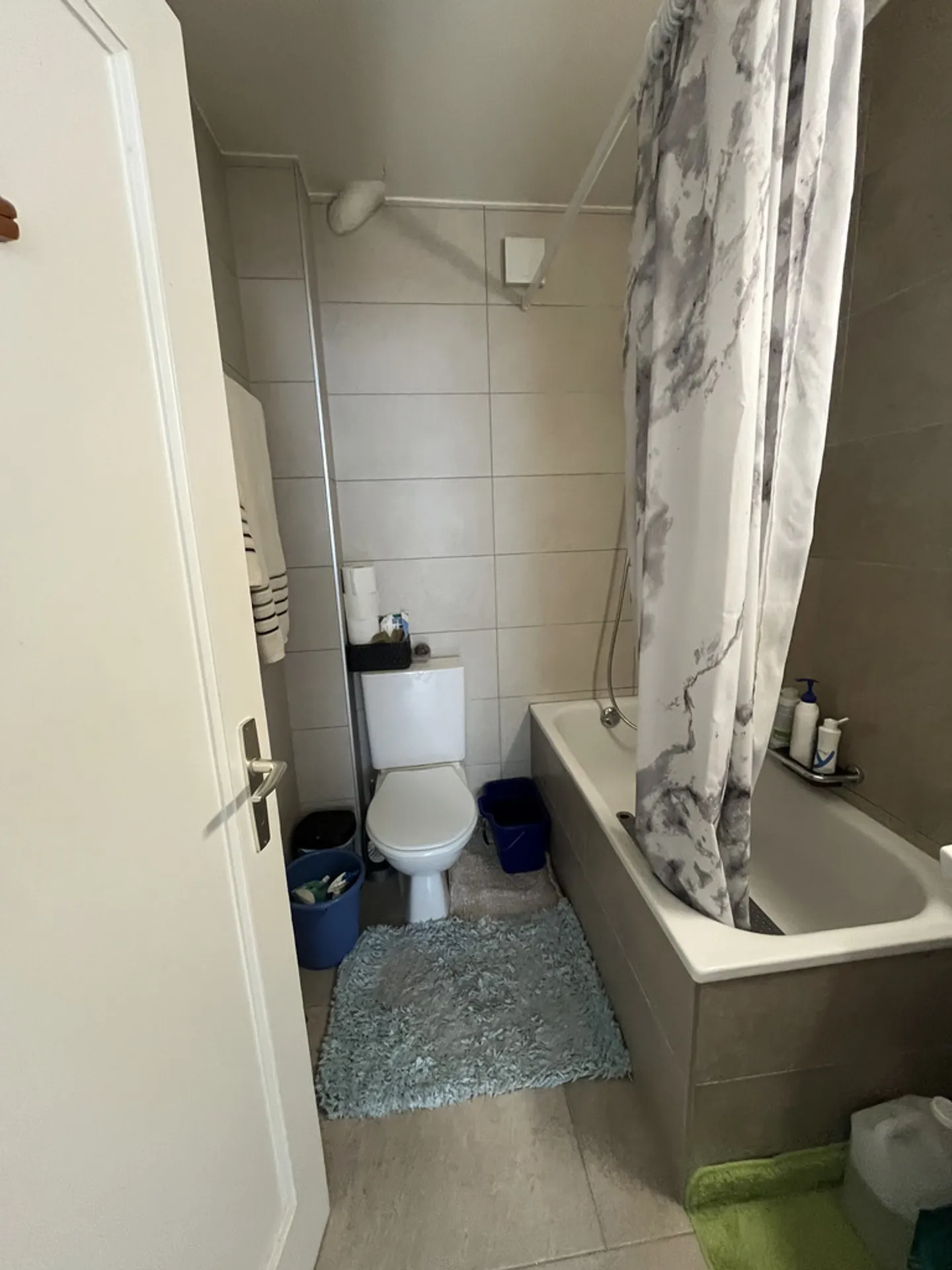 Apartment with 3 Rooms and Balcony - Photo 8 of 8