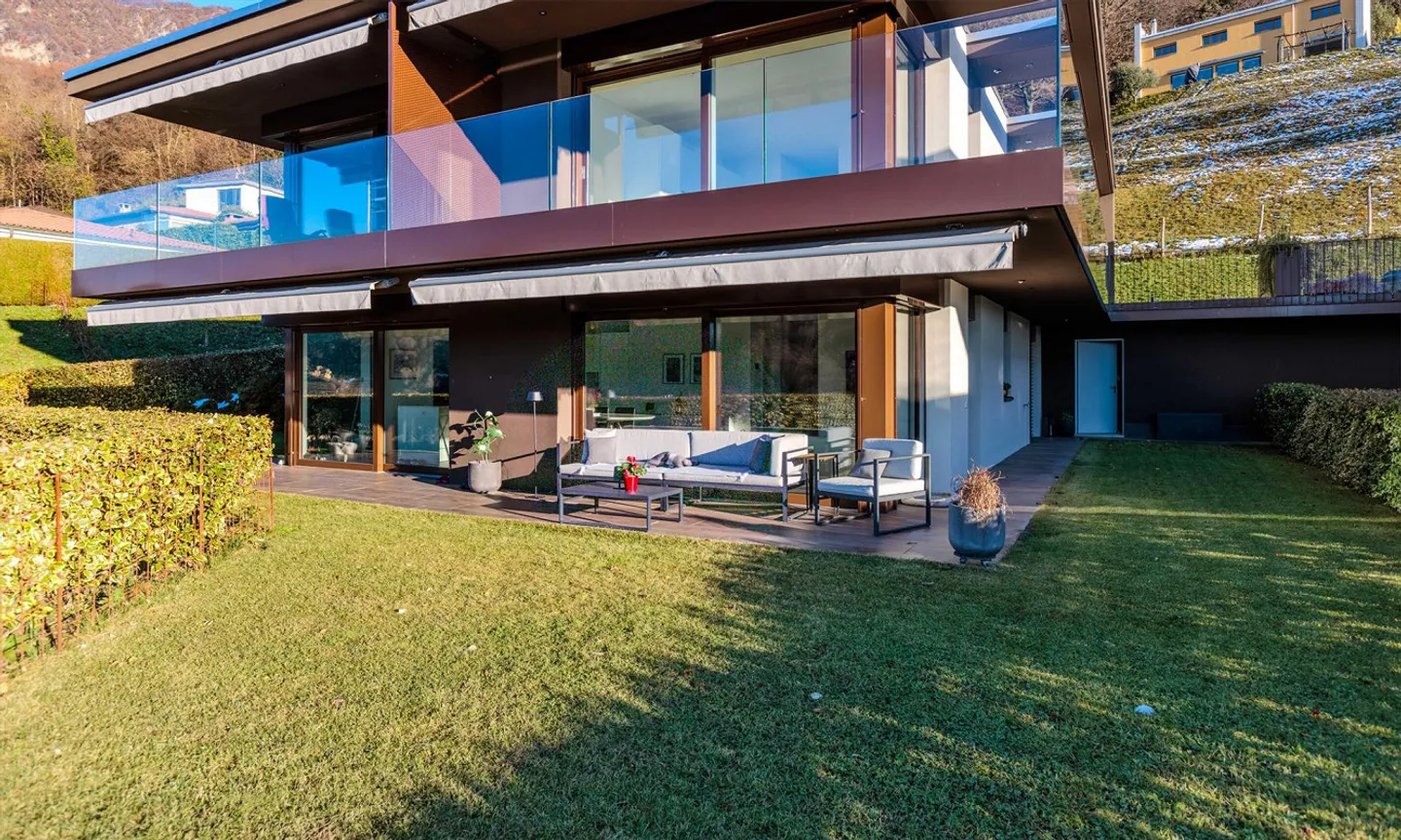 SPLENDIDES 4.5 LOCALE MIT GARTEN UND SEESICHT IN ROVIO - Foto 1 von 11