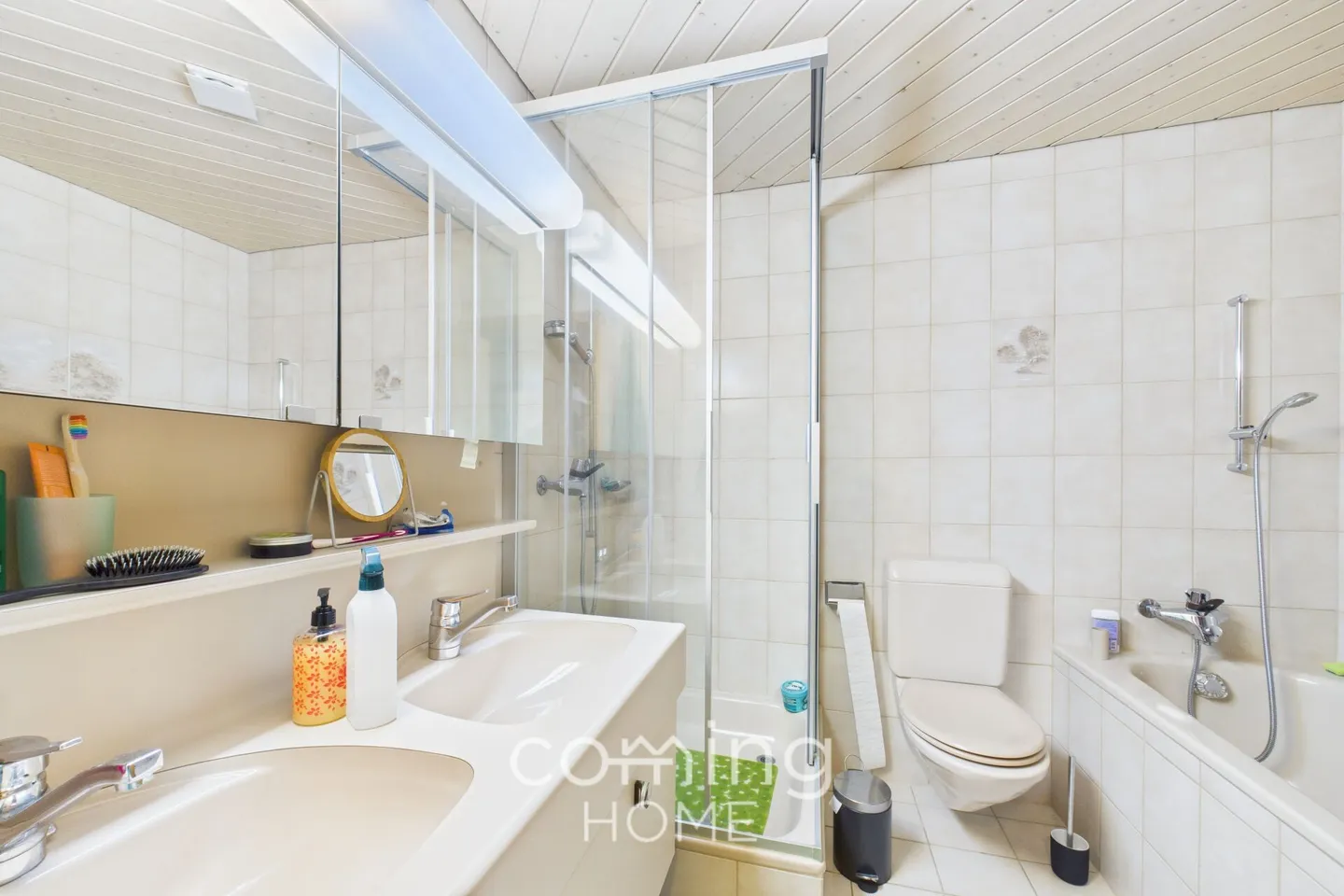 Maison multifamiliale attrayante avec grand espace commercial et trois appartements modernisés à Turtmann - Photo 16 sur 23