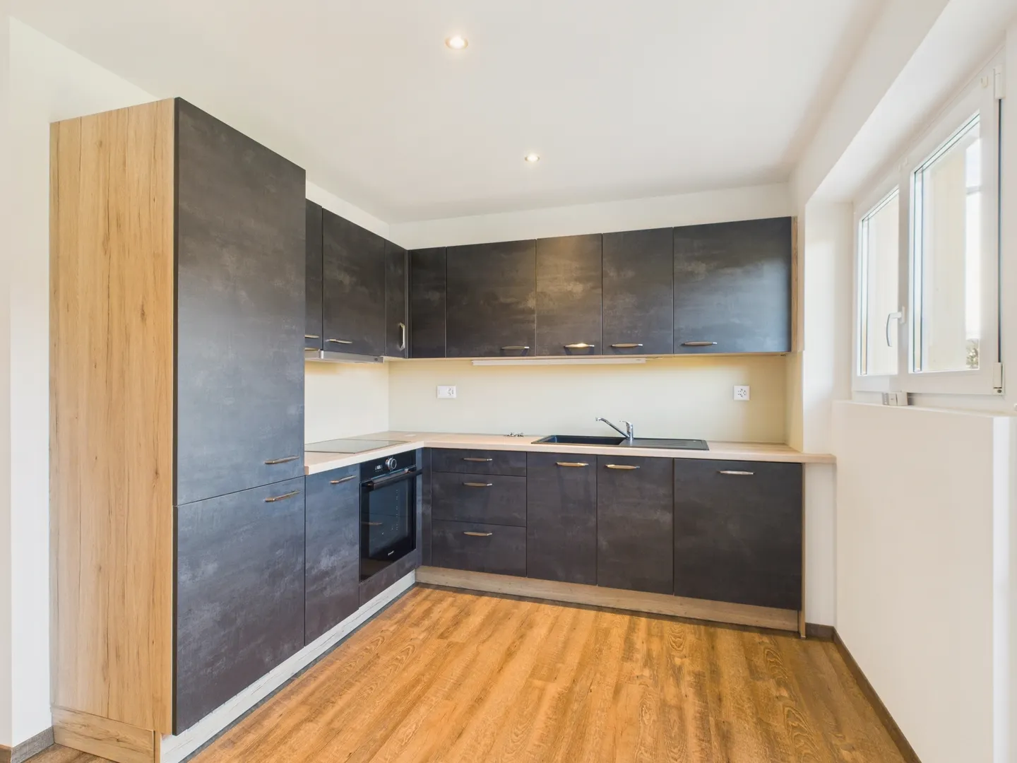 Incantevole appartamento di 3,5 stanze con tocco moderno a Le Locle - Foto 1 di 7