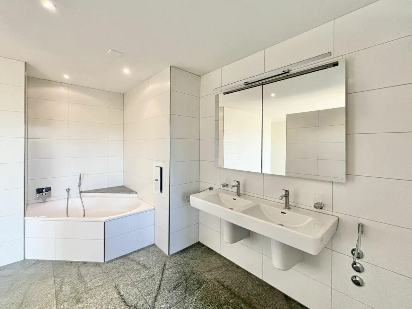 5.5-Zimmer-Dachmaisonettewohnung: grosszügige Wohnoase mit Stil, Ch... - Photo 6 of 11