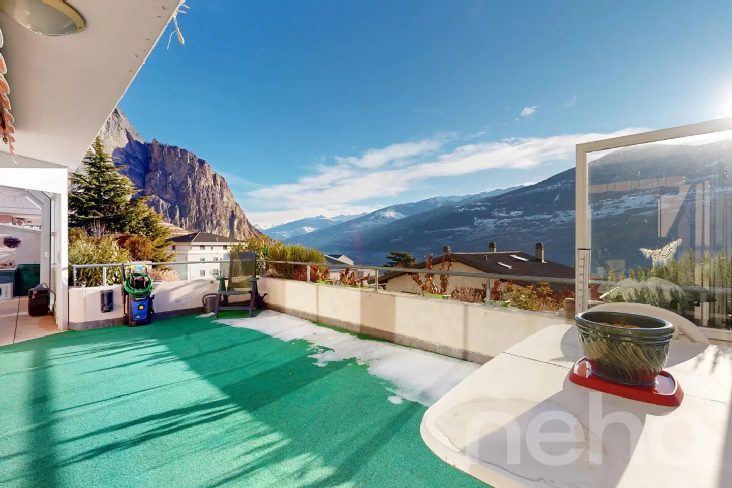 Spacious Apartment with Winter Garden - Photo 5 of 12